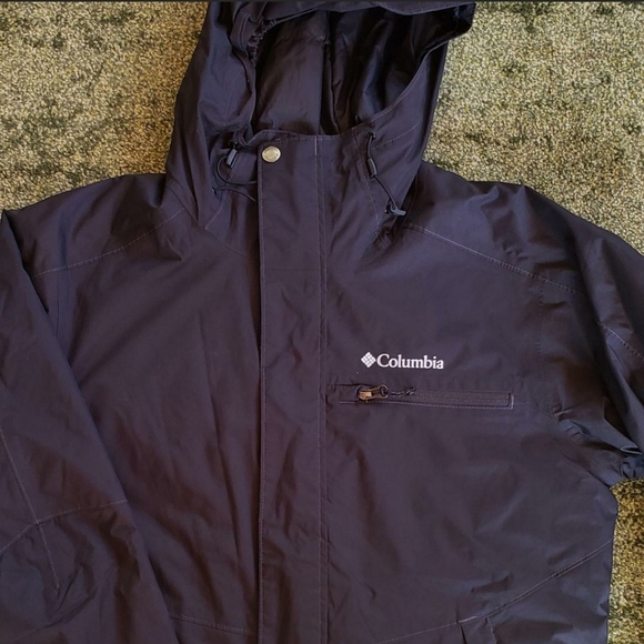 Columbia Sportswear Company Men's Size Small Black Omni-Tech Hooded Jacket - Picture 2 of 8